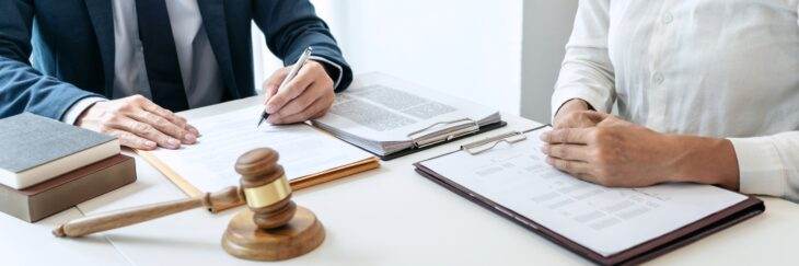 male probate lawyer dicsussing rpobate law with a femael client